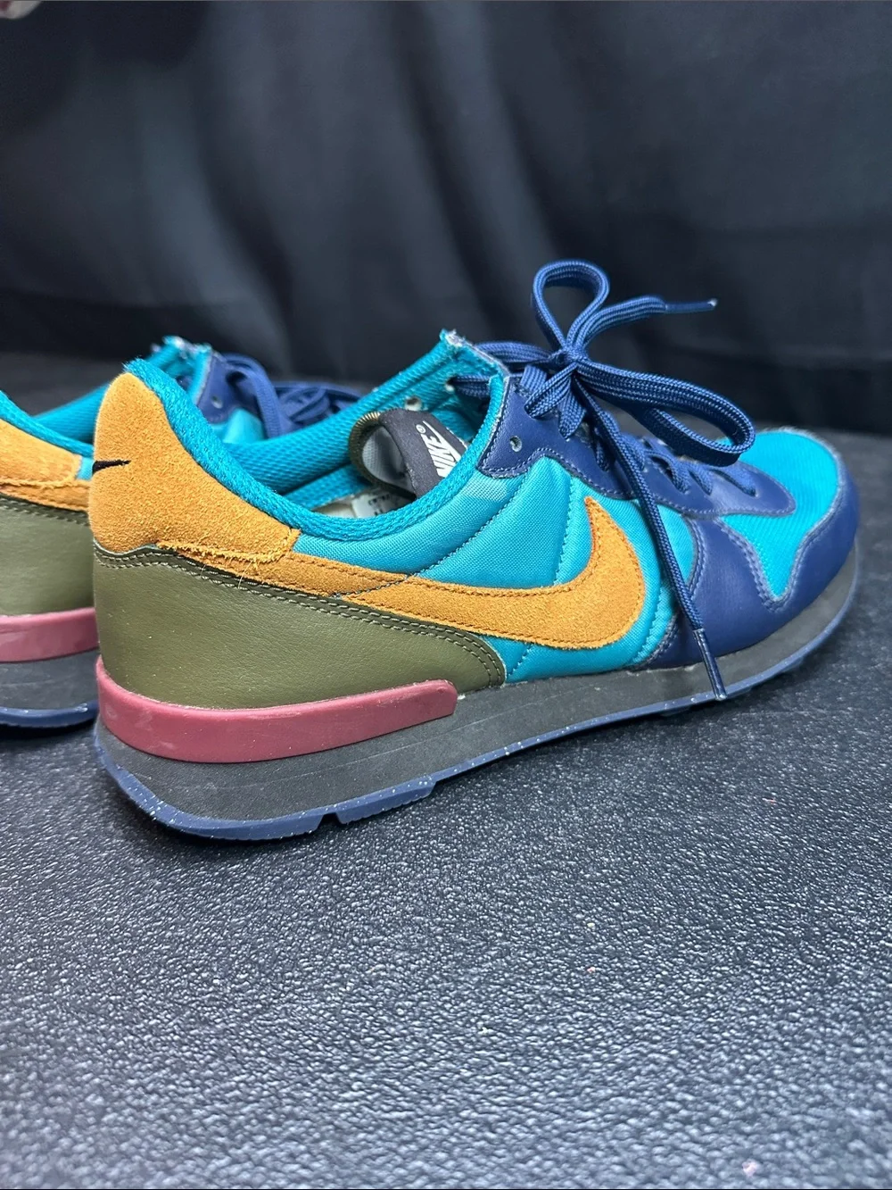 Nike Teal, Navy & Orange Casual Running Sneakers 9.5 Woman’s
